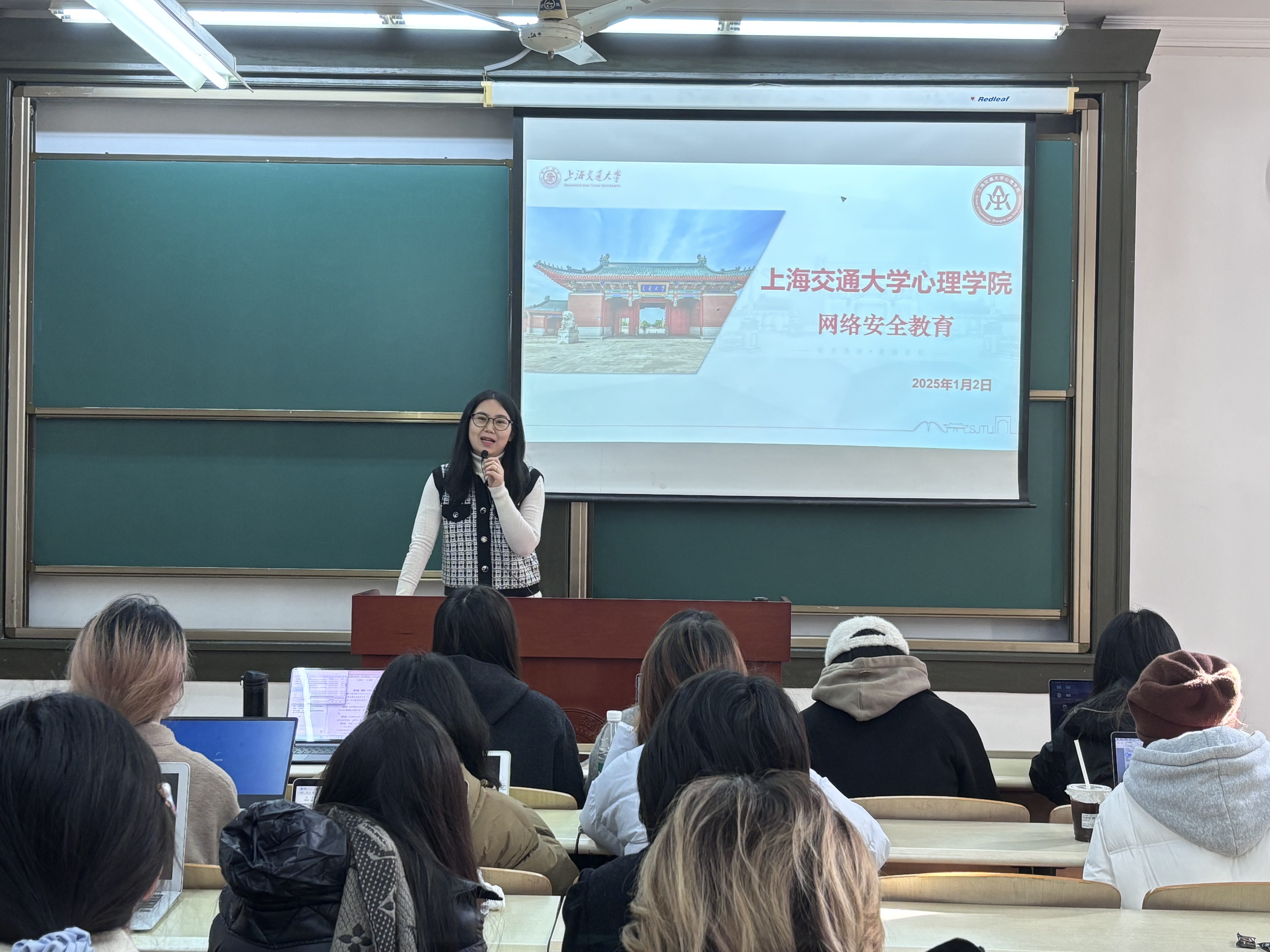 1735874219423248.jpg 1735874219423248.jpg